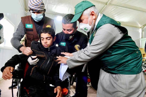 Advisor at the Royal Court and Supervisor General of KSrelief Dr. Abdullah Bin Abdulaziz Al-Rabeeah paid a visit Wednesday to check on Zaatari camp for Syrian refugees.