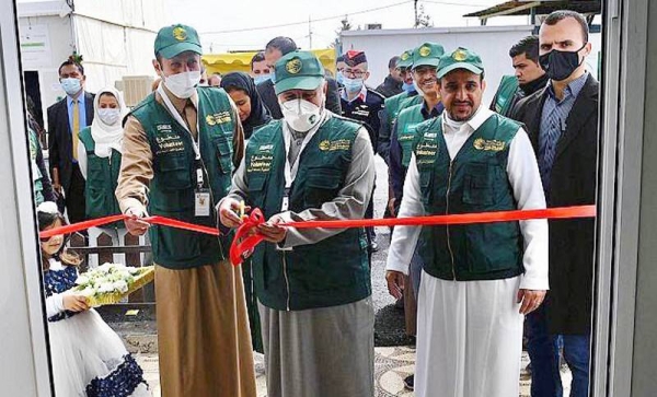 Advisor at the Royal Court and Supervisor General of KSrelief Dr. Abdullah Bin Abdulaziz Al-Rabeeah paid a visit Wednesday to check on Zaatari camp for Syrian refugees.