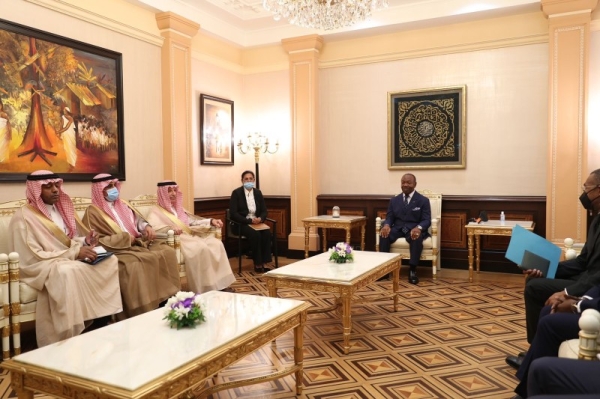  President Ali Bongo Ondimba of Gabon received Advisor at the Saudi Royal Court Ahmed bin Abdulaziz Qattan and his accompanying delegation, it was reported on Friday.