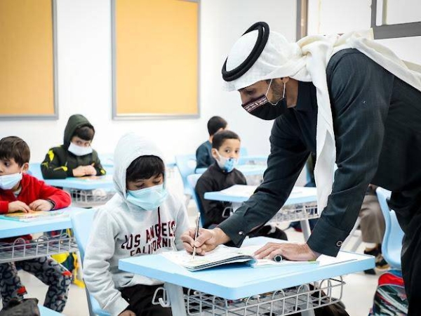 MoE cancels social distancing between students in classroom