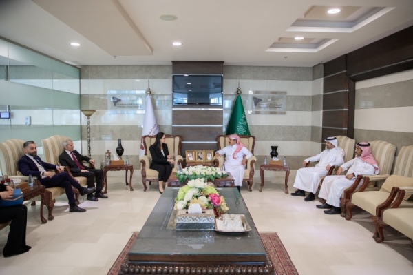 Chairman of the Federation of Saudi Chambers (FSC) Ajlan Al-Ajlan met with Albanian Minister of Finance and Economy Dr. Delina Ibrahimaj and her accompanying delegation at the headquarters of FSC in Riyadh.