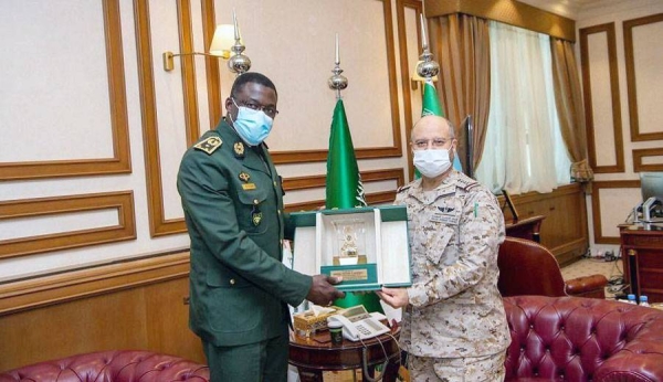 Chief of General Staff Lt. Gen. Fayadh Al-Ruwaili Wednesday met with Inspector General of Senegalese Armed Forces Maj. Gen. Elhadji Daouda Niang at the headquarters of the General Command of the Armed Forces.