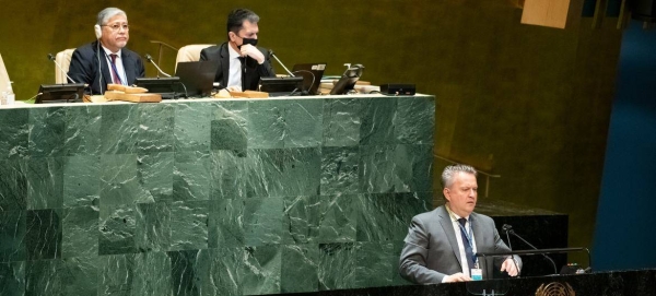 Sergiy Kyslytsya (at podium), Permanent Representative of Ukraine to the UN, addresses the UN General Assembly Emergency Special Session on Ukraine.