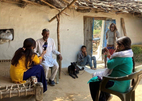 Lala Ram talks to the Khabar Lahariya team about frequent power outages in his village.