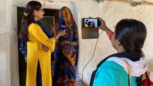 Lala Ram talks to the Khabar Lahariya team about frequent power outages in his village.