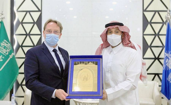 Prince Dr. Mamdouh Bin Saud Bin Thunayan, president of the Islamic University of Madinah, received here Monday French Ambassador to Saudi Arabia Ludovic Pouille and French Consul General in Jeddah Mostafa Mihraje