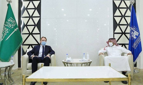 Prince Dr. Mamdouh Bin Saud Bin Thunayan, president of the Islamic University of Madinah, received here Monday French Ambassador to Saudi Arabia Ludovic Pouille and French Consul General in Jeddah Mostafa Mihraje