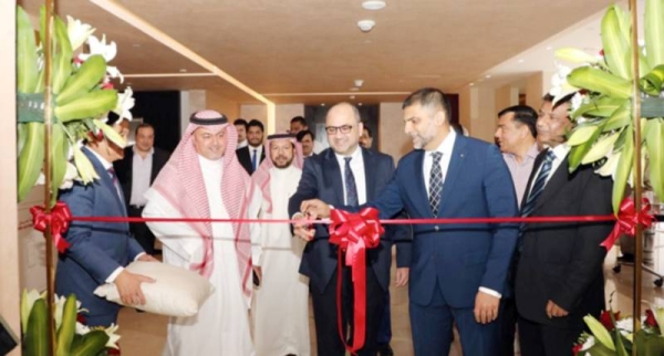 Salman Syed, VP Sabre Travel solutions cutting the ribbon of Sabre new office in Riyadh