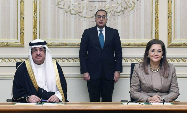 
Minister of State and Cabinet's Member for Shoura Council Affairs Dr. Essam Bin Saad Bin Saeed and Egyptian Minister of Planning and Economic Development Dr. Hala Al-Saeed sign in Cairo Wednesday an agreement with regard to the Public Investment Fund's investment in Egypt.