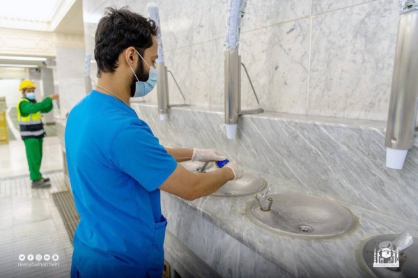 The General Presidency of the Two Holy Mosques takes 100 random samples every day to test Zamzam water during the month of Ramadan to ensure the blessed water is free of microbes and contaminants.