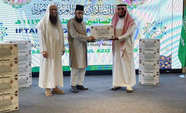 The Ministry of Islamic Affairs, Call and Guidance, represented by the religious attaché at the Saudi embassy in New Delhi, has launched the two programs of the Custodian of the Two Holy Mosques King Salman’s programs for iftar and dates distribution for 1443 Hijri in India, Nepal, Sri Lanka and the Maldives.