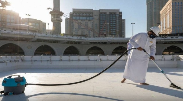 Robot vacuums used to clean, sanitize roof of Holy Kaaba