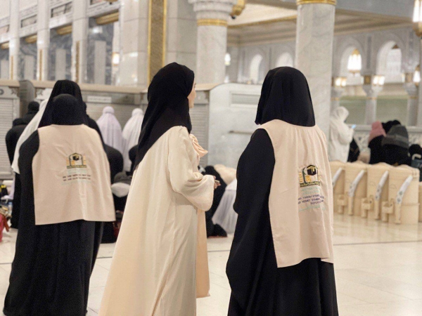 The Presidency for the Affairs of the Two Holy Mosques confirmed that the services provided for the female Umrah pilgrims include assisting them in five languages: English, French, Urdu, Turkish and Uzbek.