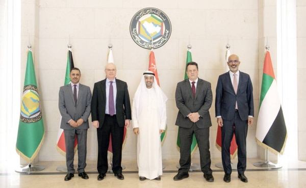 GCC chief center with UN and US representatives for Yemen.