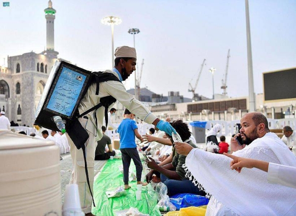 8 million liters of Zamzam distributed in Grand Mosque during first 10 days of Ramadan