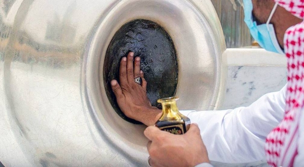 Fragrance and incense are the first sensory perceptions that visitors of the Grand Mosque have as the holy site is systematically scented during the holy month of Ramadan.