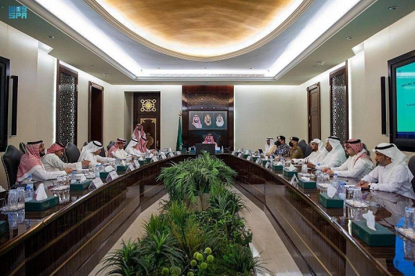  Prince Badr bin Sultan, Deputy Governor of Makkah, chairs the meeting of the Executive Committee of the Central Hajj Committee.