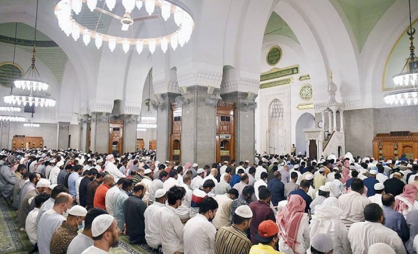 During the holy month of Ramadan, visitors flock to religious monuments and major historical mosques in Madinah, with scenes of Iftar banquets in the Quba Mosque.