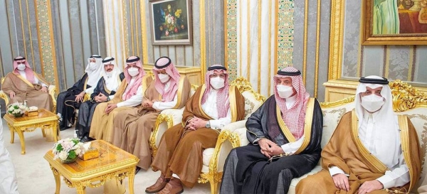 Custodian of the Two Holy Mosques King Salman received Wednesday at Al-Salam Palace here, in the presence of Crown Prince Muhammad Bin Salman, deputy prime minister, and minister of defense, the governors of the Kingdom's administrative regions to mark their annual 29th meeting.