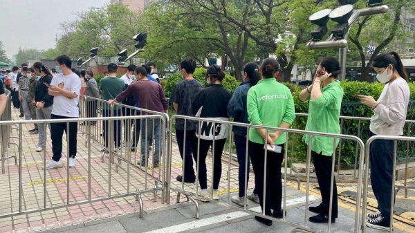 People in Chaoyang queueing up to get tested.