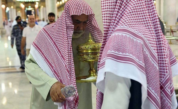 The Agency of the General Presidency for the Affairs of the Two Holy Mosques, represented by the Fragrance Administration of the Prophet's Mosque, is continuing with fumigating the mosque since the beginning of the holy month of Ramadan.
