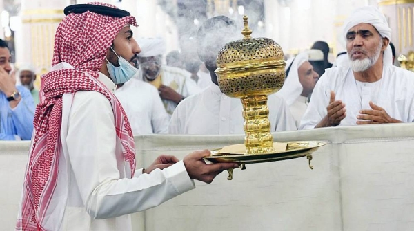 The Agency of the General Presidency for the Affairs of the Two Holy Mosques, represented by the Fragrance Administration of the Prophet's Mosque, is continuing with fumigating the mosque since the beginning of the holy month of Ramadan.

