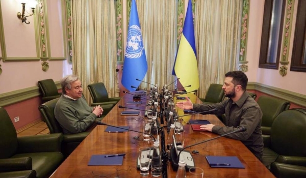 Ukrainian President Volodymyr Zelensky (R) meets with United Nations Secretary-General Antonio Guterres in Kiev, Ukraine, April 28, 2022.