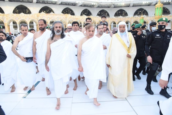 The Pakistani Prime Minister Shehbaz Sharif has performed the rituals of Umrah on Saturday. (Pictures: @GovtofPakistan)