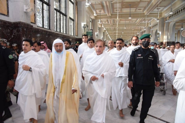 The Pakistani Prime Minister Shehbaz Sharif has performed the rituals of Umrah on Saturday. (Pictures: @GovtofPakistan)