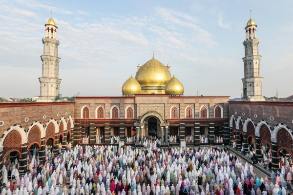 Muslims offer prayers at the Jama Masjid on the occasion of Eid Al-Fitr, in old Delhi, on Tuesday. 