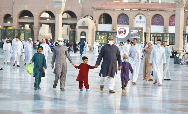 The number of Umrah performers and visitors who arrived in Madinah through air, land and sea ports since the beginning of the Umrah season of this year totaled 1,542,960 Umrah performers.