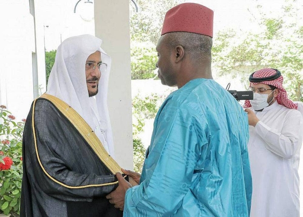 Minister of Islamic Affairs, Call and Guidance Sheikh Dr. Abdullatif Bin Abdulziz Al Al-Sheikh met here Wednesday with Minister of Religious Affairs of the Republic of Guinea-Conakry Karamu Gaoura.