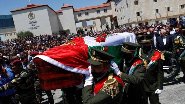 Thousands of Palestinians turned out in Ramallah for an official remembrance service.