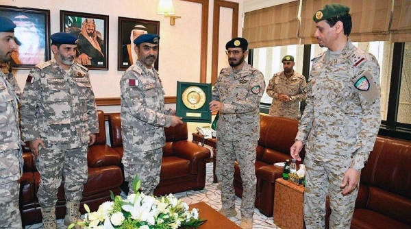 Commander of the Joint Forces and Deputy Chief of the General Staff Lt. Gen. Mutlaq Bin Salem Al-Azaima met Wednesday with Commander of the Qatar Emiri Air Force Brig. Gen. Pilot Jassem Bin Mohammed Al-Mannai.