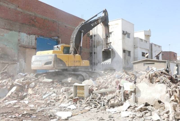 The Jeddah Mayoralty reiterated that it is going ahead with the demolition of the slums and random districts in the Jeddah governorate in accordance with the previously announced schedule.