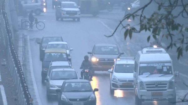 Heavy rains and strong winds were reported in Delhi and its neighboring areas.