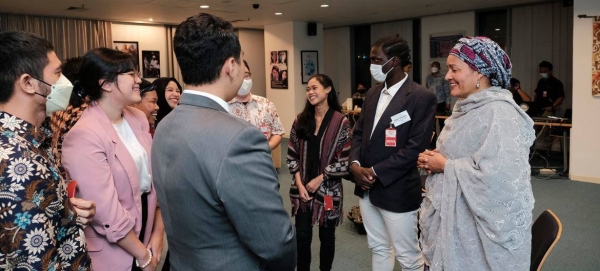 Deputy Secretary-General Amina Mohammed meets with Indonesian youth leaders on climate in Jakarta, Indonesia, on May 22, 2022.
