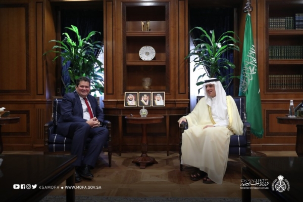 Minister of State for Foreign Affairs, member of the Cabinet and Envoy for Climate Adel Al-Jubeir holds talks with UK Ambassador to Saudi Arabia Neil Crompton in Riyadh on Monday.