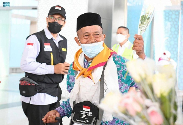 The first pilgrims group arrived in Islam's second holiest city of Al-Madinah Al-Munawarah on Saturday coming from Indonesia. They were warmly welcomed with roses and bouquets.