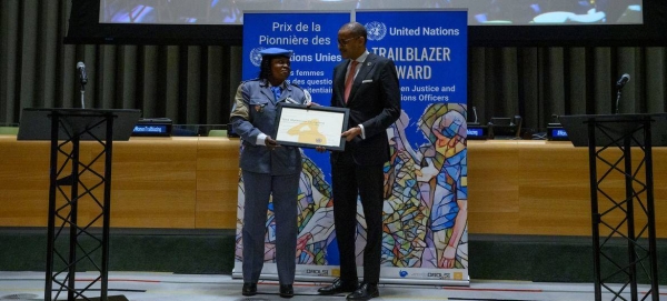 Téné Maïmouna Zoungrana is presented with the United Nations Trailblazer Award by Chef de Cabinet Courtenay Rattray at a special ceremony