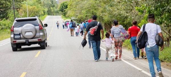 Migrant families in Honduras walk to the Guatemalan border. — courtesy WFP/Julian Frank