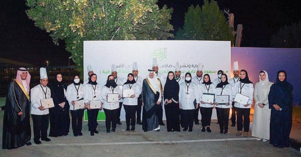 Prince Saud Bin Naif, governor of the Eastern Region patronized Tuesday the graduation ceremony of the first batch of male and female students of the Saudi Culinary Academy (ZADK) at the headquarters of Asharqia Chamber.