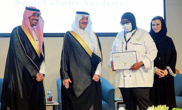 Prince Saud Bin Naif, governor of the Eastern Region patronized Tuesday the graduation ceremony of the first batch of male and female students of the Saudi Culinary Academy (ZADK) at the headquarters of Asharqia Chamber.