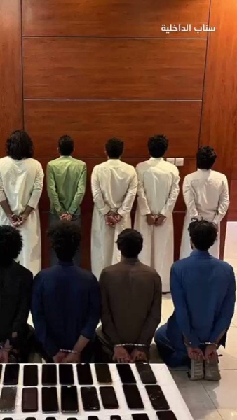 The Riyadh police have announced that they had arrested 12 Yemeni nationals for creating fake electronic links similar to one of the government platforms.