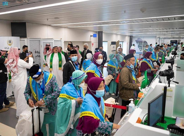 Gelombang pertama penerima inisiatif rute Mekah tiba di Jeddah dari Indonesia