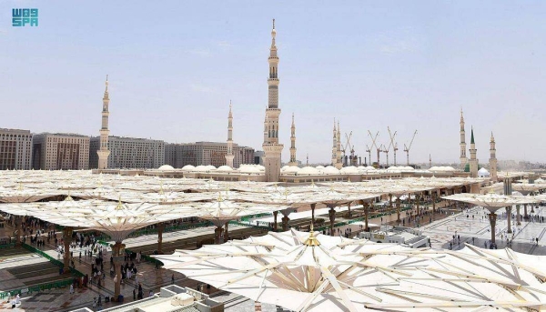 More than 500,000 worshippers perform prayers at yards in comfortable weather conditions despite the soaring summer heat.