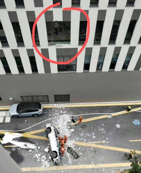 One social media user posted a photo, apparently taken from a nearby building, marking with a red circle the window from which the car fell.