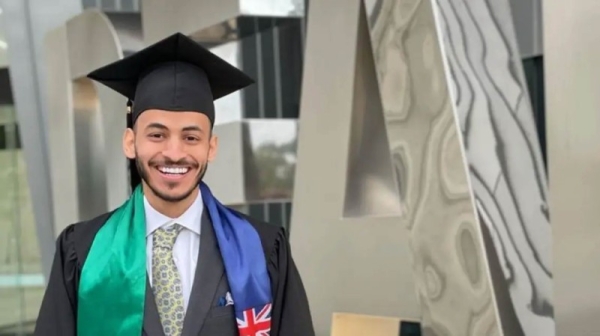 AbduleIah Nidaa Al-Anzi, a Saudi scholarship student who was sent from King Fahd Medical City of Riyadh to Australia, was able to save the life of an elderly woman who was found lying on the ground.