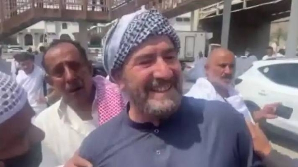 Iraqi pilgrim arrives in Makkah, walking on foot for 11 months from Britain to perform Hajj