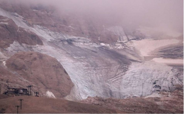 An image shot near the disaster shows snow and rock tumbling down the mountain.